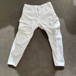 White cargo jeans from Zara